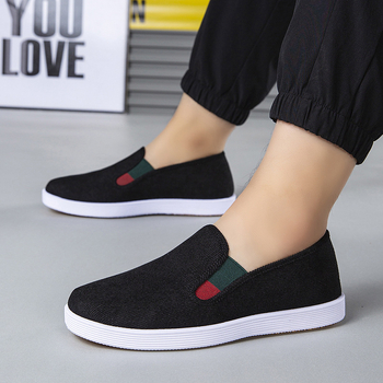 Vīriešu Corduroy Slip-On kurpes — apaļa purngala, zems augšējais daļa, zamšņa virsma, elpojoša iekšpuse, pretslīdēšana, izturīga zole