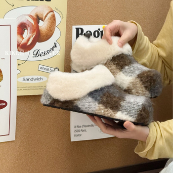 Ženske mokasice od ovčje vune s fleece podstavom, Velcro zatvarač, okrugli vrh, niski gornji dio, gumena potplat, ulošak od vune-kašmira