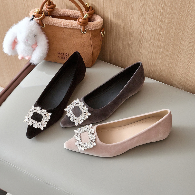 Ženske loaferice s skrivenim povećanjem visine od 5 cm, oštro zašiljenim nosom, velur gornji dio, slip-on, gumena potplata
