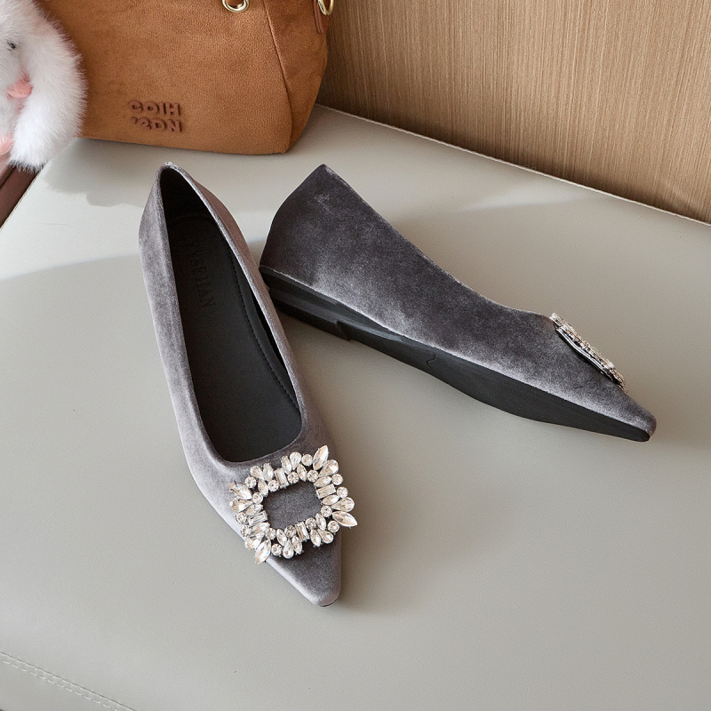 Ženske loaferice s skrivenim povećanjem visine od 5 cm, oštro zašiljenim nosom, velur gornji dio, slip-on, gumena potplata