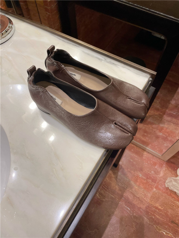 Ženske loaferice s kvadratnim vrhom, gornji dio od mikrovlakana, podstava od mikrovlakana, niski debeli potplat 1–3 cm, gumena potplata