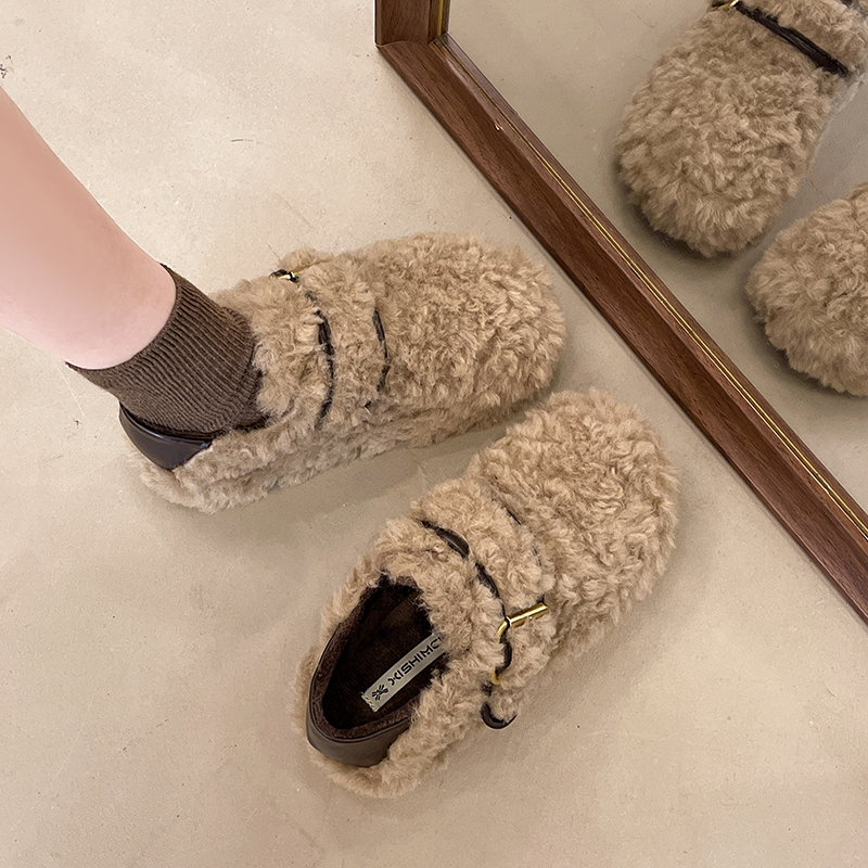 Ženske zimske cipele s debelom potplatom, gornji dio od brušene kože (suede), unutrašnjost od umjetnog kratkog krzna, slip-on, okrugli nos