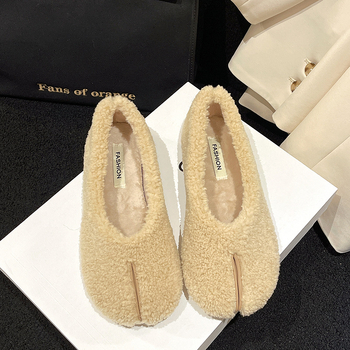 Ženske slip-on loaferice, nubuk gornji dio, podstava od umjetnog krzna, okrugla špička, gumeni potplat, plosata peta