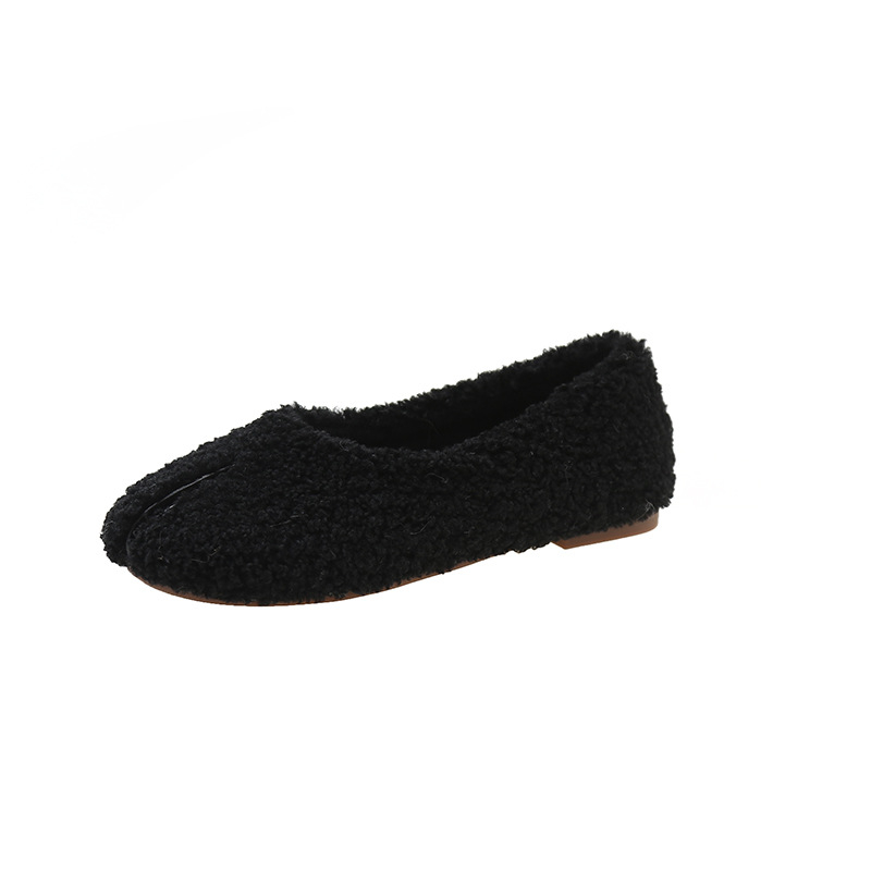 Ženske slip-on loaferice, nubuk gornji dio, podstava od umjetnog krzna, okrugla špička, gumeni potplat, plosata peta
