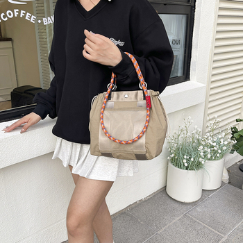 Naylon Bucket torba za žene – ulični stil, vodootporna, višestruka funkcionalnost, unutarnja džep na telefon i laminirani džep sa zatvaračem, horizontalni kvadratni oblik, otvoreni vrh, dvostruke naramenice, jesen 2025