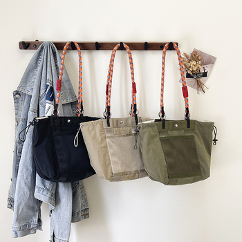 Naylon Bucket torba za žene – ulični stil, vodootporna, višestruka funkcionalnost, unutarnja džep na telefon i laminirani džep sa zatvaračem, horizontalni kvadratni oblik, otvoreni vrh, dvostruke naramenice, jesen 2025