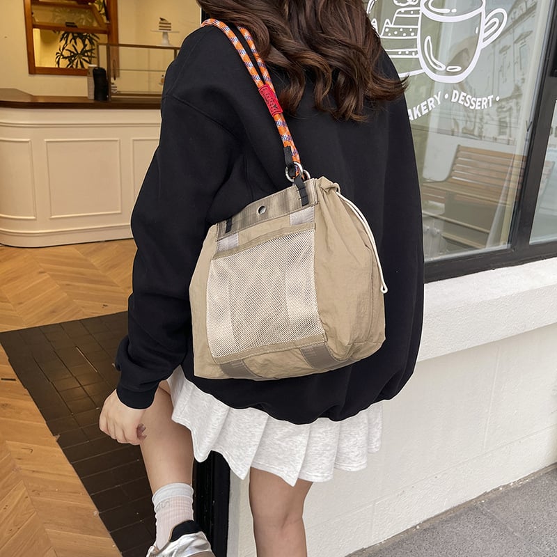 Naylon Bucket torba za žene – ulični stil, vodootporna, višestruka funkcionalnost, unutarnja džep na telefon i laminirani džep sa zatvaračem, horizontalni kvadratni oblik, otvoreni vrh, dvostruke naramenice, jesen 2025