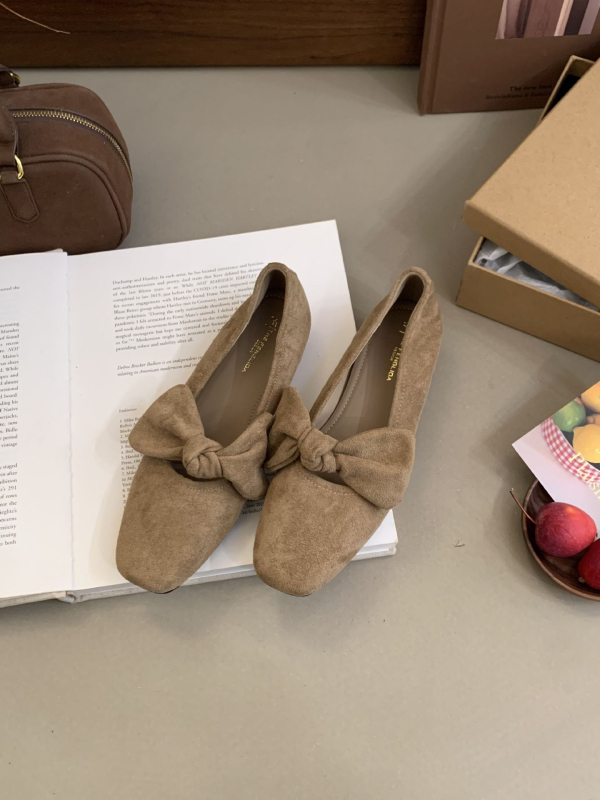 Ženske Mary Jane cipele s kvadratnim vrhom, velur gornji dio, niski potpetice, gumeni đon