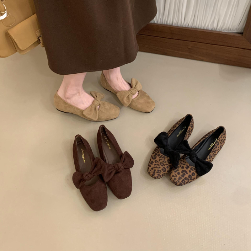 Ženske Mary Jane cipele s kvadratnim vrhom, velur gornji dio, niski potpetice, gumeni đon