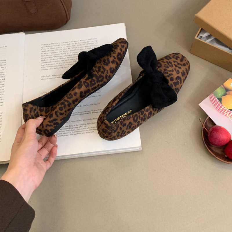 Ženske Mary Jane cipele s kvadratnim vrhom, velur gornji dio, niski potpetice, gumeni đon