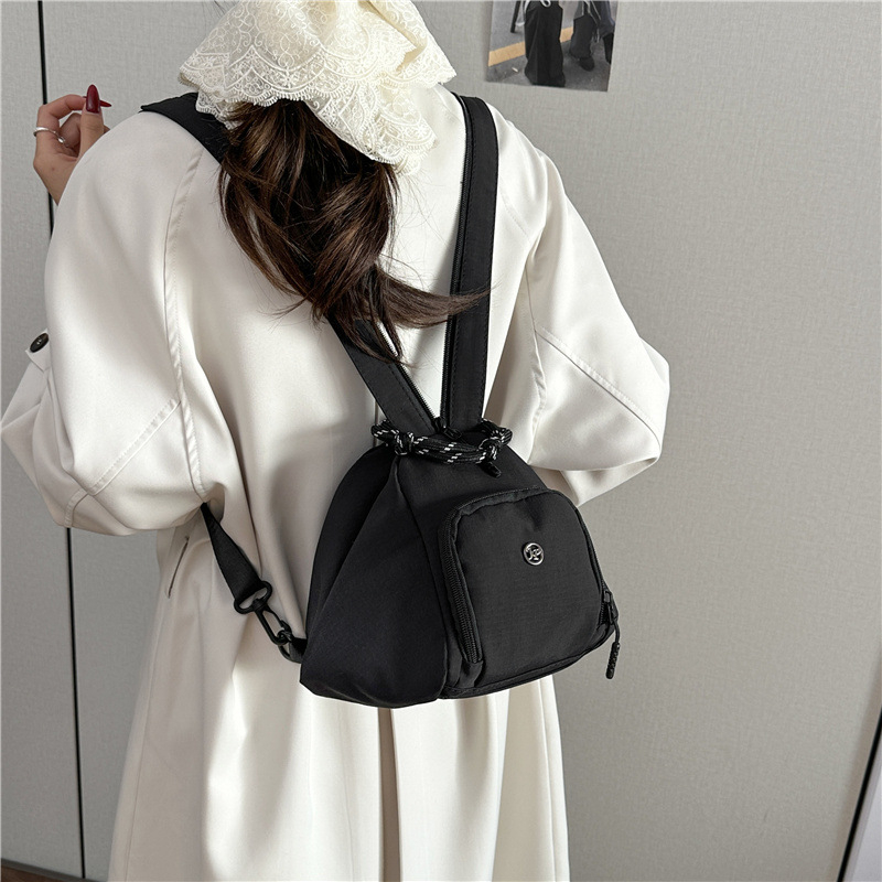 Crossbody torba - casual višenamjenska, ovalni oblik, platnen materijal, zatvaranje na zip, unutarnji pretinac