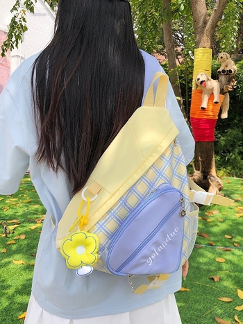 Crossbody torba, svježa i slatka dizajn od najlona, uspravljen kvadratni oblik, zatvaranje na zip, unutarnja džep za telefon, jedna naramenica, proljeće 2025