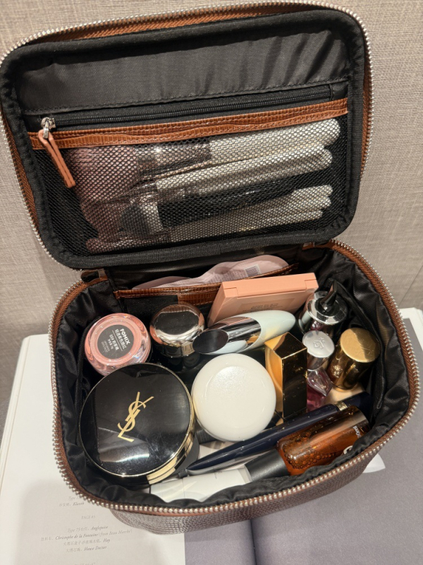 Make-up torbica od prave kože za putovanja, jednobojni uzorak, podstava od platna, zatvarač, velika kapaciteta, iz prvog sloja teleće kože