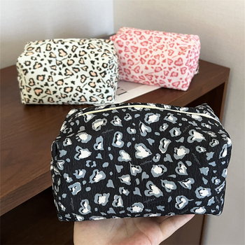 Kozmetička torbica s leopard uzorkom i motivom srca, vanjska strana od poliestera s platnenom podstavom, za žene, za svakodnevnu upotrebu