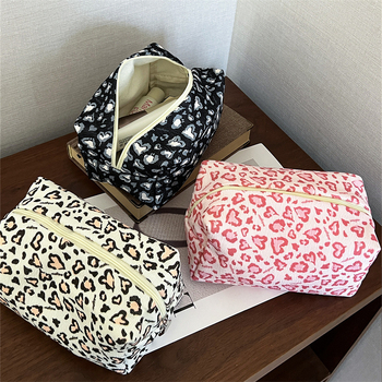 Kozmetička torbica s leopard uzorkom i motivom srca, vanjska strana od poliestera s platnenom podstavom, za žene, za svakodnevnu upotrebu