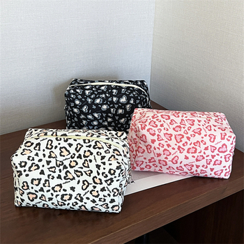 Kozmetička torbica s leopard uzorkom i motivom srca, vanjska strana od poliestera s platnenom podstavom, za žene, za svakodnevnu upotrebu