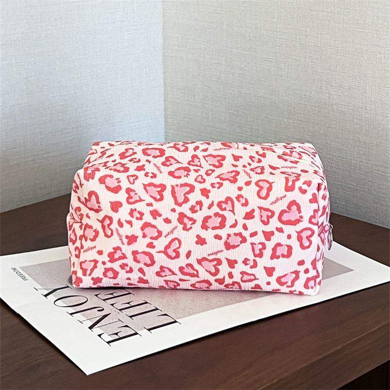 Kozmetička torbica s leopard uzorkom i motivom srca, vanjska strana od poliestera s platnenom podstavom, za žene, za svakodnevnu upotrebu