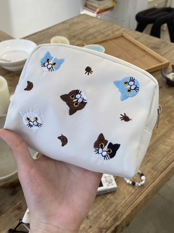 Torbica za šminku s izvezenom mačkom, prijenosna, poliester, podstava poliester, gradski minimalistički stil, prozračna i pogodna za skladištenje