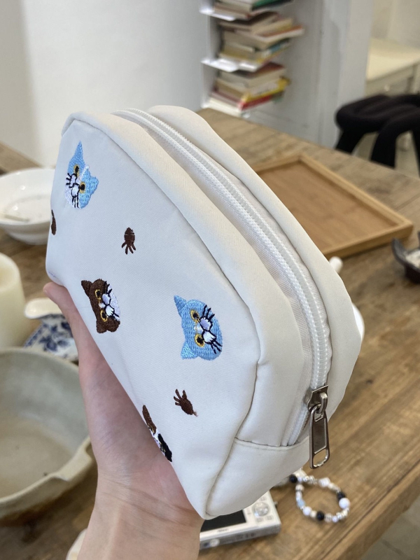 Torbica za šminku s izvezenom mačkom, prijenosna, poliester, podstava poliester, gradski minimalistički stil, prozračna i pogodna za skladištenje