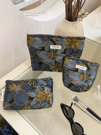 Kozmetikai táska domborított virág mintával, nagy kapacitású, poliészter, bélés vászon, hordozható clutch
