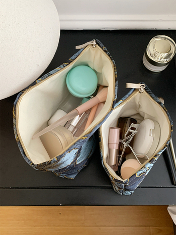 Kozmetikai táska domborított virág mintával, nagy kapacitású, poliészter, bélés vászon, hordozható clutch