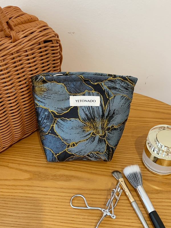 Kozmetikai táska domborított virág mintával, nagy kapacitású, poliészter, bélés vászon, hordozható clutch