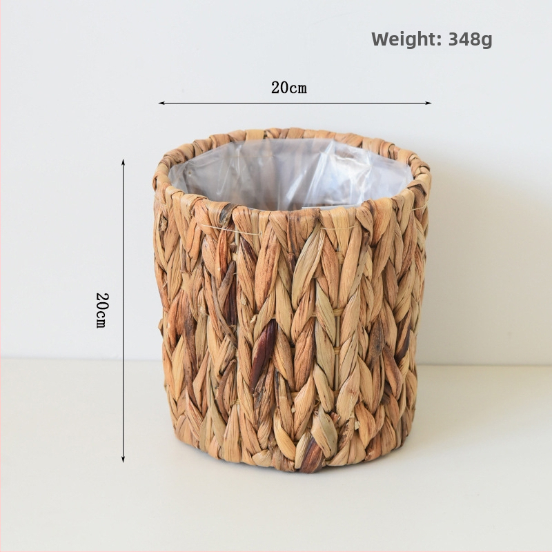 Rankų darbo šiaudinė vazonų krepšys augalams — balkono dekoracijai