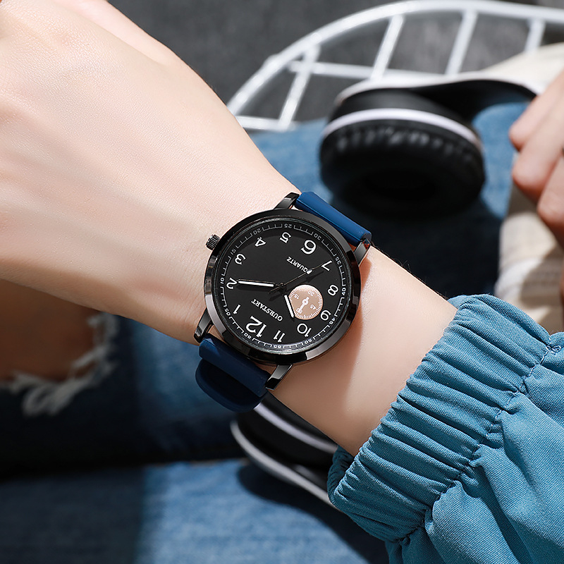 Kvarcni sat sa silikon remenom, kvadratni brojčanik 40 mm, kućište od cinkovog legura, model GJ080