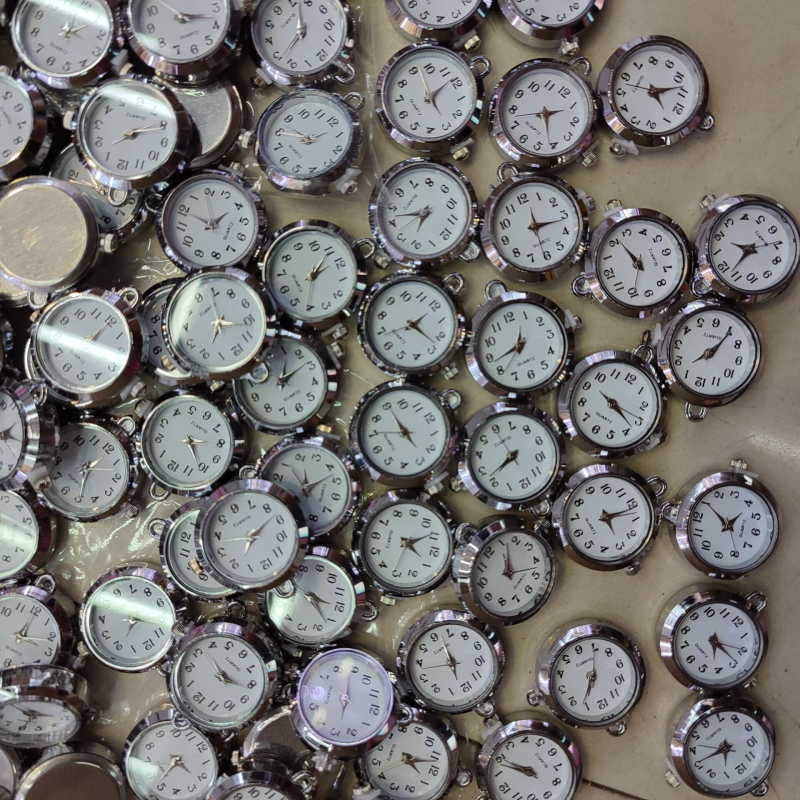 Narukvica sat s kvarcnim mehanizmom, model 10084, kućište od legure, okrugli brojčanik, tiskani logotip