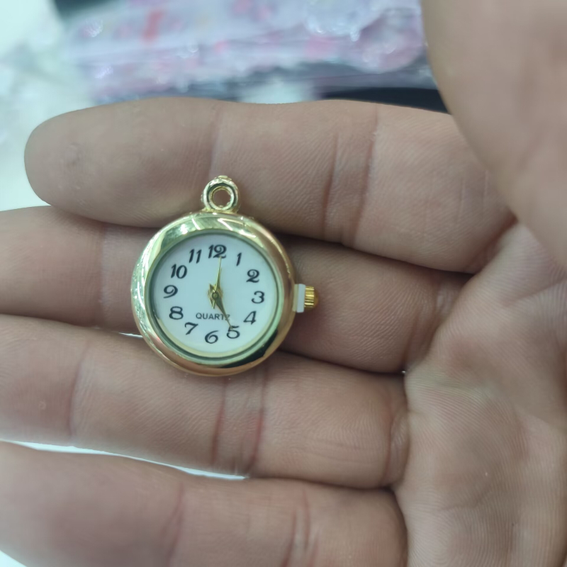 Narukvica sat s kvarcnim mehanizmom, model 10084, kućište od legure, okrugli brojčanik, tiskani logotip