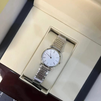 Ultra-tanki kvarcni sat s brojčanikom od majčine perle, safirno staklo, vodootpornost 10 m, kućište i narukvica od nehrđajućeg čelika