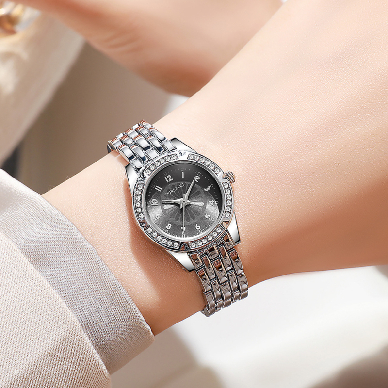 Leostar ženski kvarcni sat – kućište od legure, narukvica od legure, kopča od nehrđajućeg čelika (Pokret: kvarc • Podrijetlo pokreta: Kina • Materijal kućišta: legura • Materijal narukvice: legura • Materijal kopče: nehrđajući čelik)