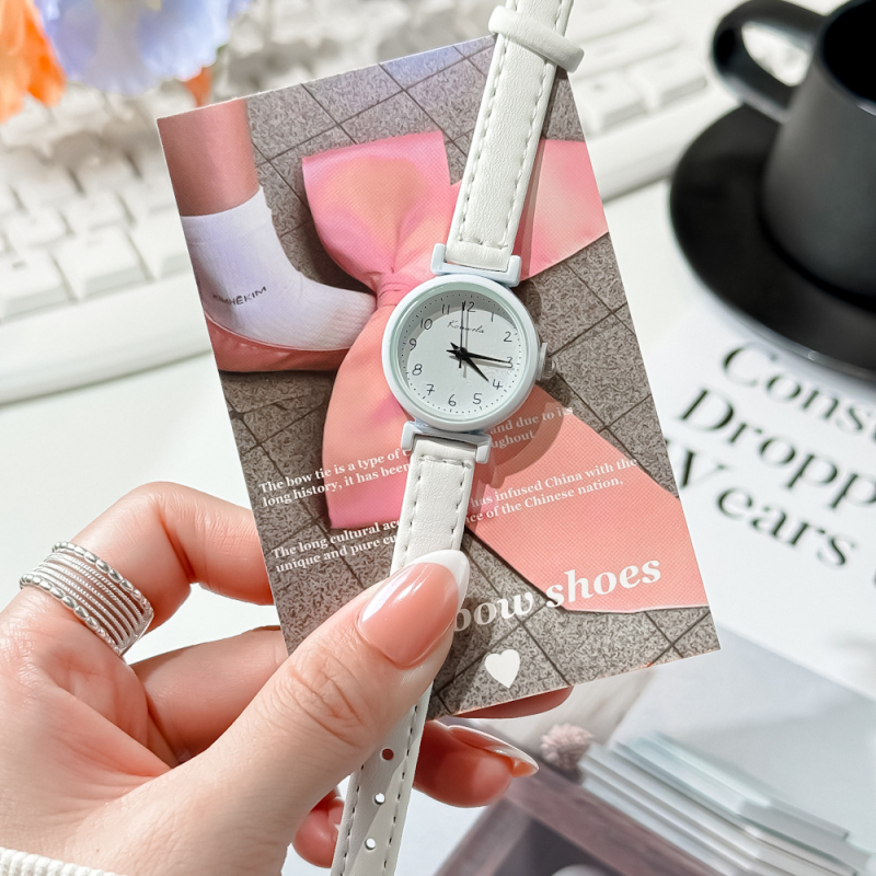 Ženski kvarcni sat — kružni brojčanik, kućište od legure, kaiš od umjetne kože, analogni prikaz, vodootporan do 10 m