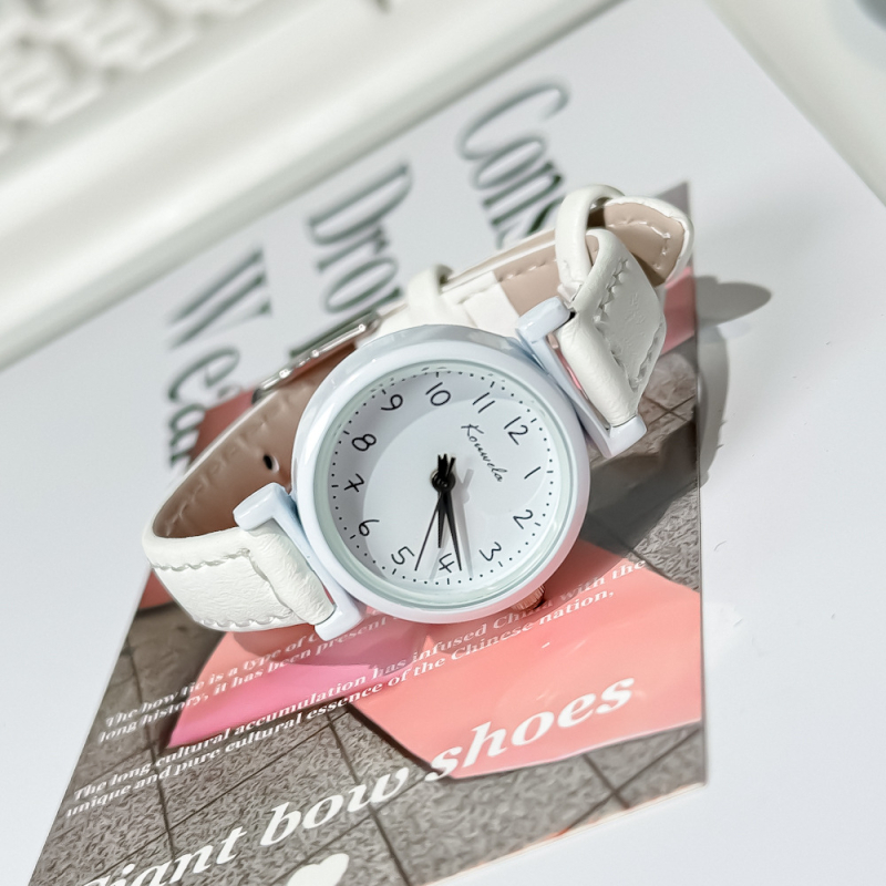 Ženski kvarcni sat — kružni brojčanik, kućište od legure, kaiš od umjetne kože, analogni prikaz, vodootporan do 10 m