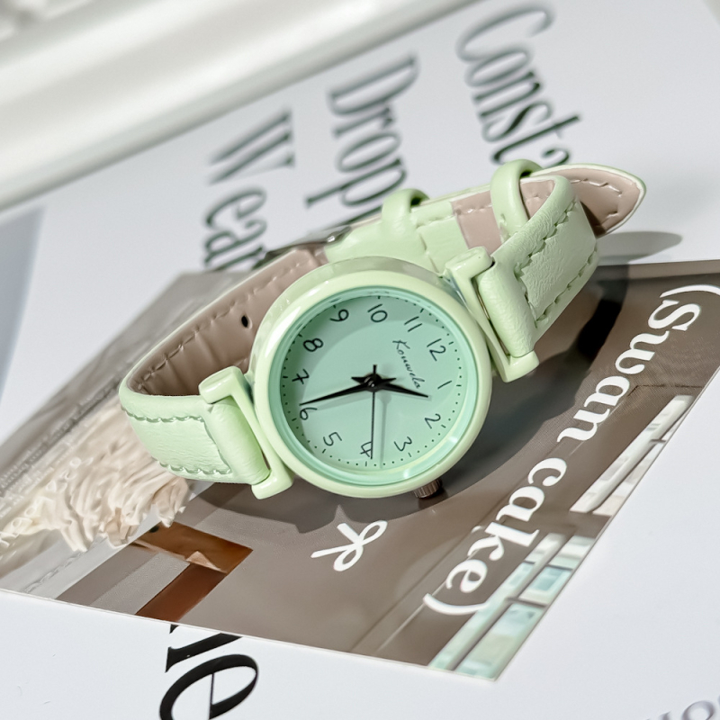 Ženski kvarcni sat — kružni brojčanik, kućište od legure, kaiš od umjetne kože, analogni prikaz, vodootporan do 10 m