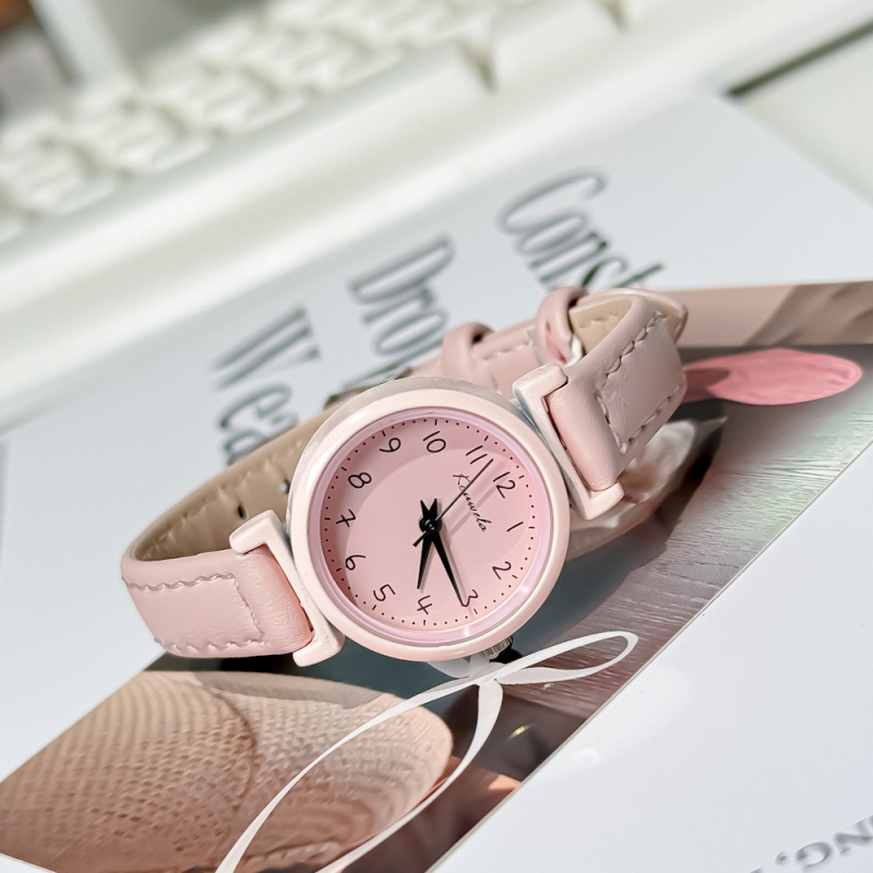 Ženski kvarcni sat — kružni brojčanik, kućište od legure, kaiš od umjetne kože, analogni prikaz, vodootporan do 10 m