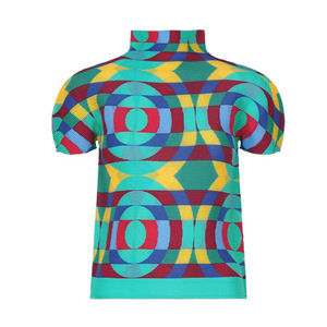 Plisirani top s geometrijskim uzorkom, elastičan, uski kroj, kratki rukavi, pulover-t‑shirt