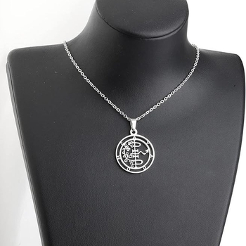 Ново трансгранично европейско и американско стилно кръгло колие от титаниева стомана с усмихнато лице, неизбледняваща мода от неръждаема стомана и персонализирани бижута с висулка на едро.