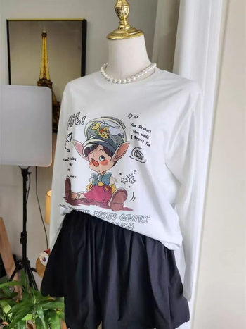 Ženski T-shirt s anime otiskom, kratkih rukava, srednje duljine, pamuk, slobodan kroj, okrugli izrez, jesen 2024