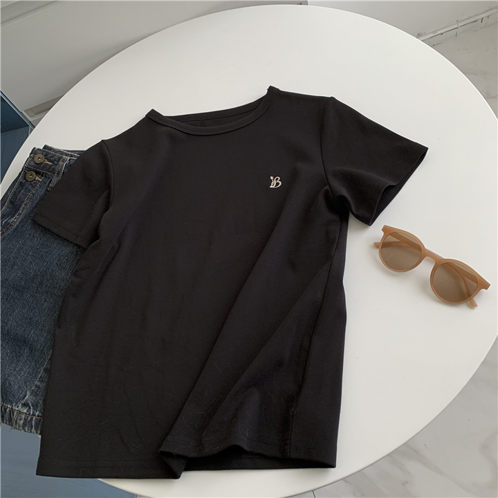 Pamukasta majica s izvezenim slovima, opuštenog kroja, okrugli izrez, 95%+ pamuka, mladenački casual stil
