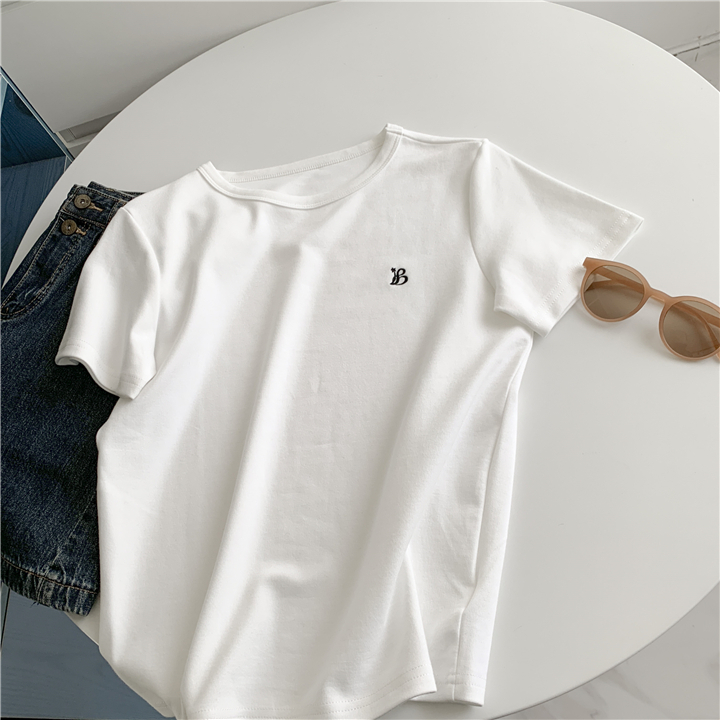 Pamukasta majica s izvezenim slovima, opuštenog kroja, okrugli izrez, 95%+ pamuka, mladenački casual stil