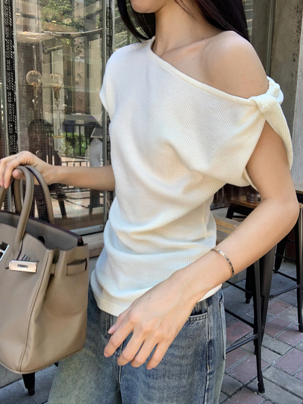 Футболка с асиметричен дизайн на раменете, наклонена яка, къс ръкав, Slim fit, полиестер 95%+