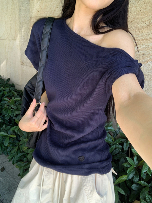 Футболка с асиметричен дизайн на раменете, наклонена яка, къс ръкав, Slim fit, полиестер 95%+