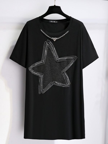 Плюс размер женска тениска със средна дължина, памучно-еластична материя, мотив от диамантени камъни във форма на пентаграмна звезда, кръгло деколте, къс ръкав, дължина 80-100 см.