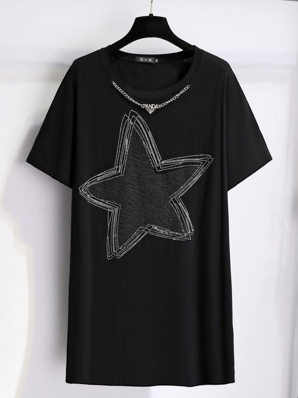 Плюс размер женска тениска със средна дължина, памучно-еластична материя, мотив от диамантени камъни във форма на пентаграмна звезда, кръгло деколте, къс ръкав, дължина 80-100 см.