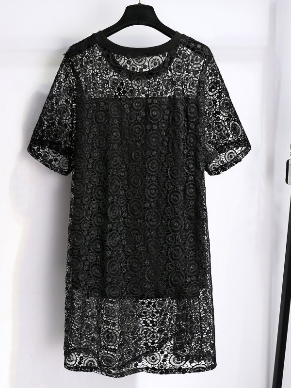 Плюс размер женска тениска със средна дължина, памучно-еластична материя, мотив от диамантени камъни във форма на пентаграмна звезда, кръгло деколте, къс ръкав, дължина 80-100 см.