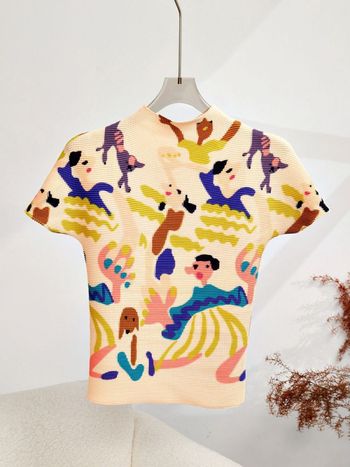 Ženski T-shirt s kratkim rukavima, poliester, digitalna štampa, motiv s likovima, uski kroj, polu-visoka ovratnica, Miyake Me serija, ljeto 2023