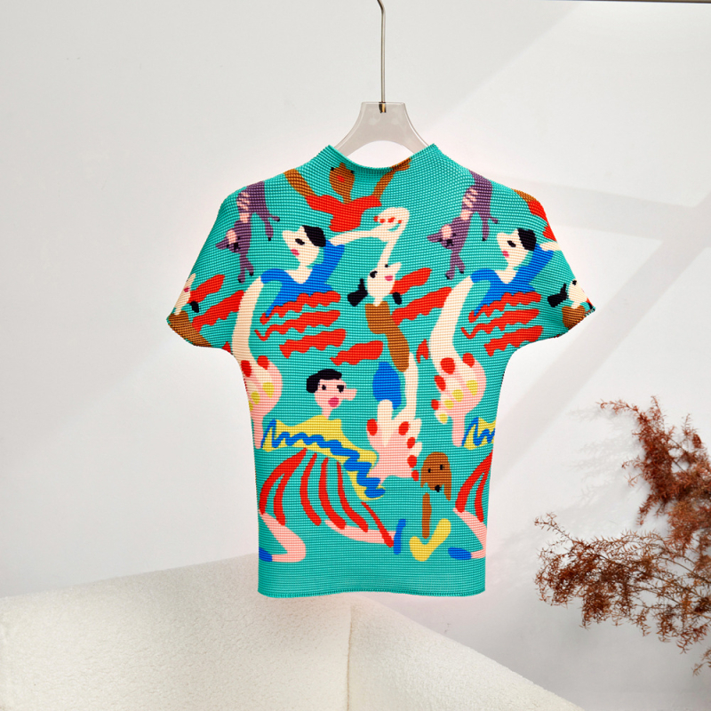 Ženski T-shirt s kratkim rukavima, poliester, digitalna štampa, motiv s likovima, uski kroj, polu-visoka ovratnica, Miyake Me serija, ljeto 2023