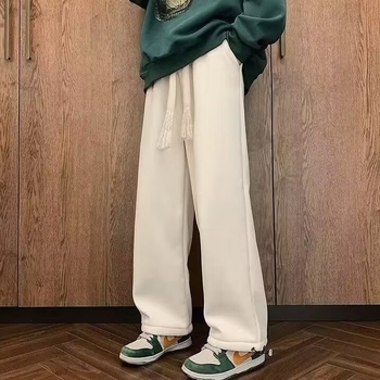 Muške zimske trenirke hlače s fleece podstavom, široke ravne nogavice, srednji pojas, remen, šnira za zatvaranje, poliesterska smjesa