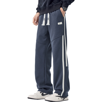 Muške duge sportske hlače s fleece podstavom, opuštenog ravnog kroja, struk s vrpcom za vezivanje, materijal 60% pamuk, 40% poliester, zimsko